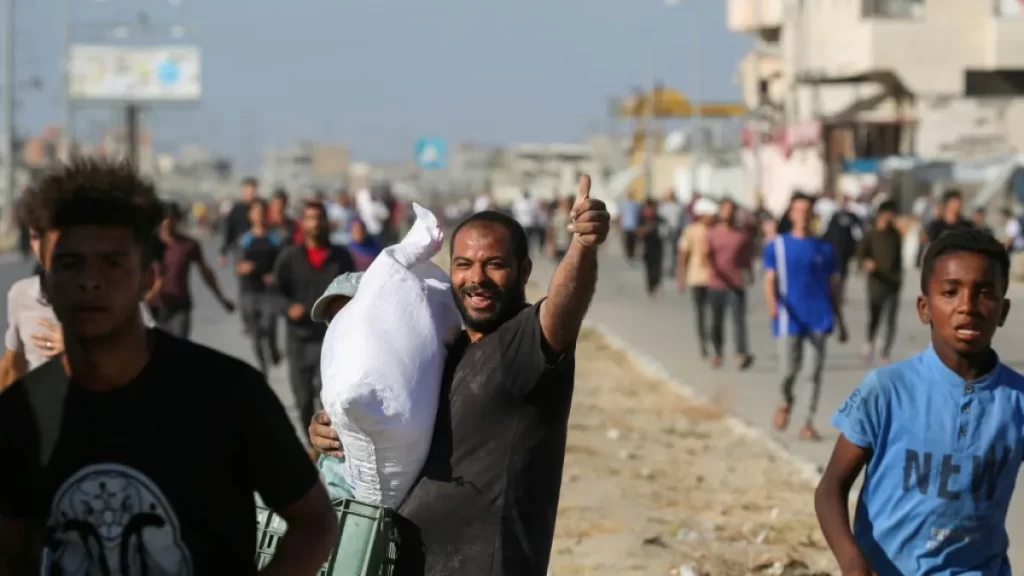 Palestinos saqueiam armazém da ONU em Gaza em meio à crise humanitária