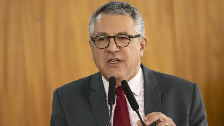 Alexandre Padilha Alerta sobre Sarampo em Viagens Internacionais