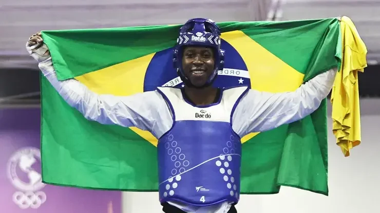 Henrique Marques conquista primeiro ouro masculino do Brasil em Mundial de Taekwondo