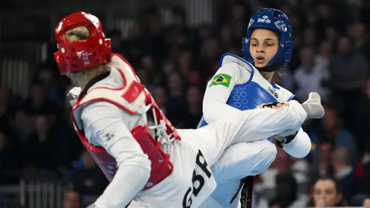 Maria Clara Pacheco conquista título mundial de taekwondo na China