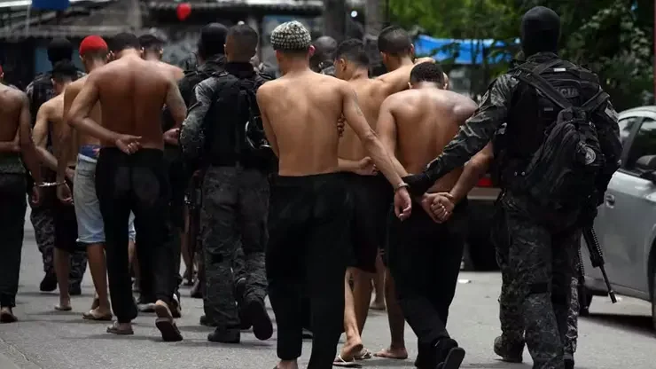 Operação contra o Comando Vermelho deixa 64 mortos e 81 presos no Rio de Janeiro
