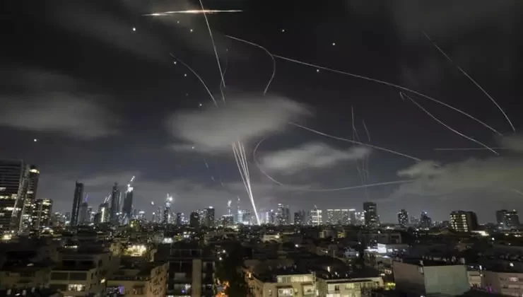 Israel ataca instalação nuclear no Irã; mísseis iranianos atingem hospital em Israel