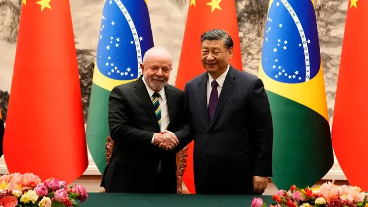 China manifesta apoio ao Brasil e critica tarifas impostas pelos EUA