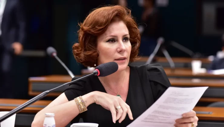 Câmara vai declarar perda do mandato de Carla Zambelli