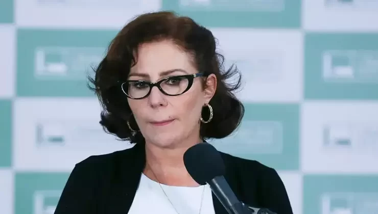 Alexandre de Moraes decreta prisão de Carla Zambelli