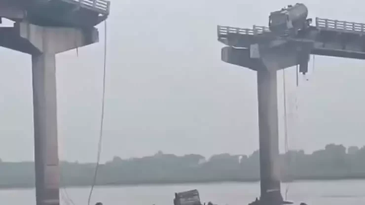 Desabamento de ponte na Índia deixa 10 mortos e nove feridos